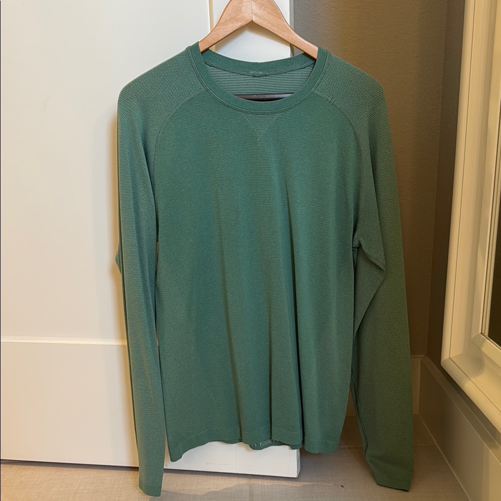 lululemon athletica Green Metal Vent Long Sleeve Tee - Medium